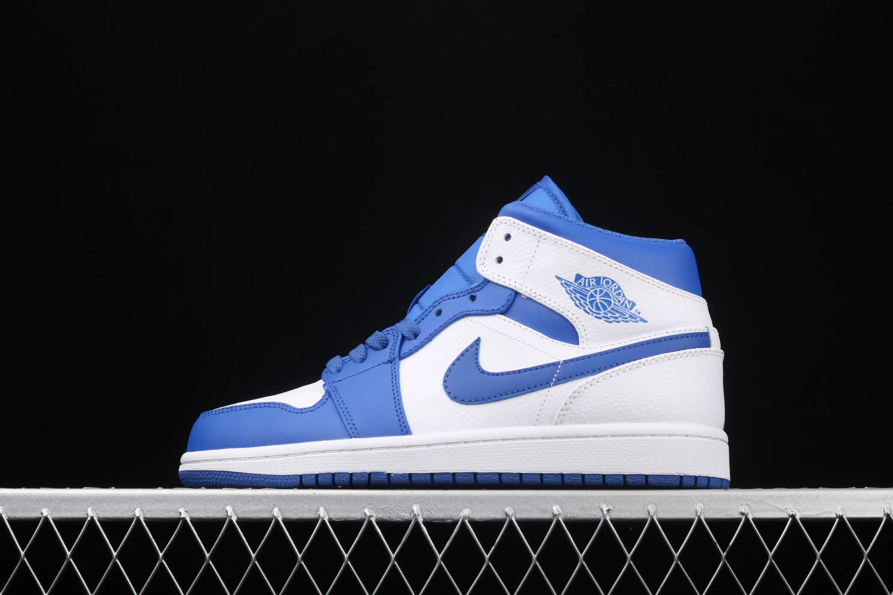 All categories Air Jordan Jordan series basketball shoes Air Jordan 1 Mid Air Jordan Mid AJ1 Joe 1 white and blue Little Lightning Zhongbang series basketball shoes 554724-114